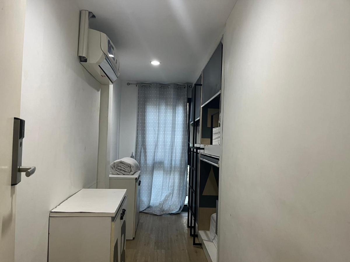 Отель V30 Sukhumvit Бангкок Экстерьер фото