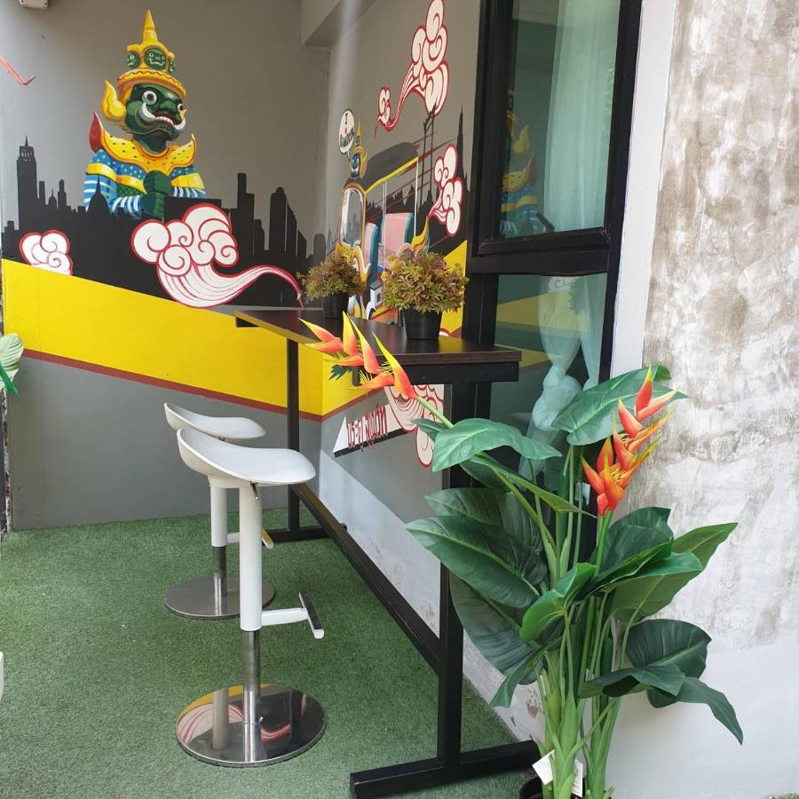 Отель V30 Sukhumvit Бангкок Экстерьер фото
