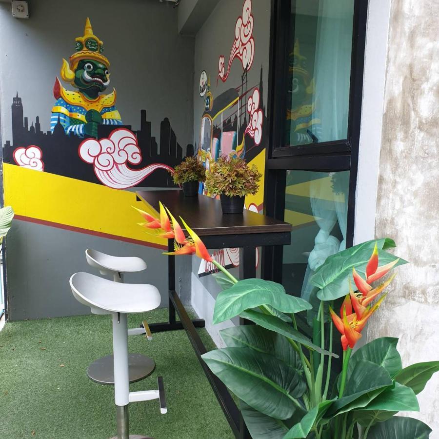 Отель V30 Sukhumvit Бангкок Экстерьер фото