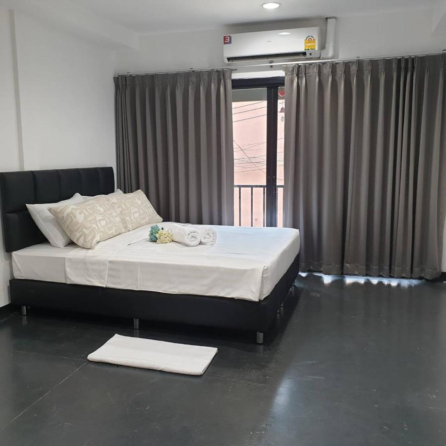 Отель V30 Sukhumvit Бангкок Экстерьер фото
