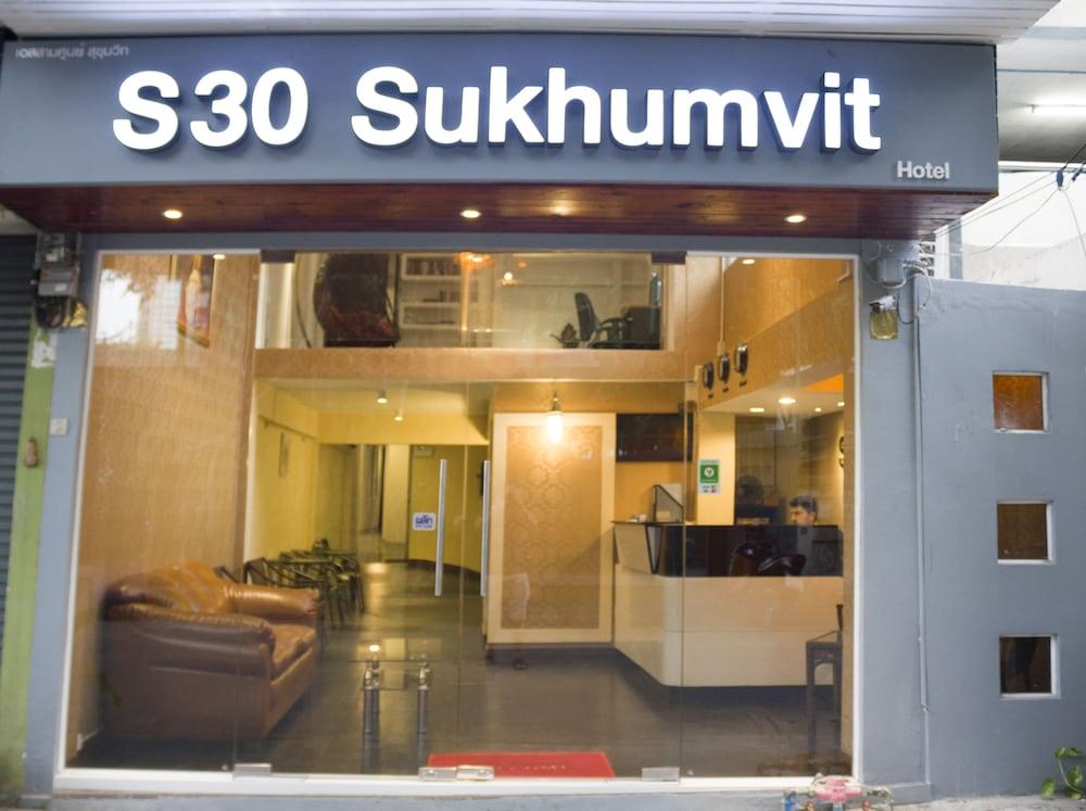 Отель V30 Sukhumvit Бангкок Экстерьер фото