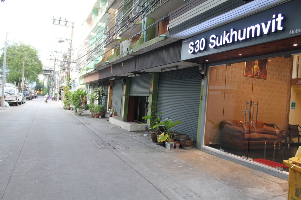 Отель V30 Sukhumvit Бангкок Экстерьер фото