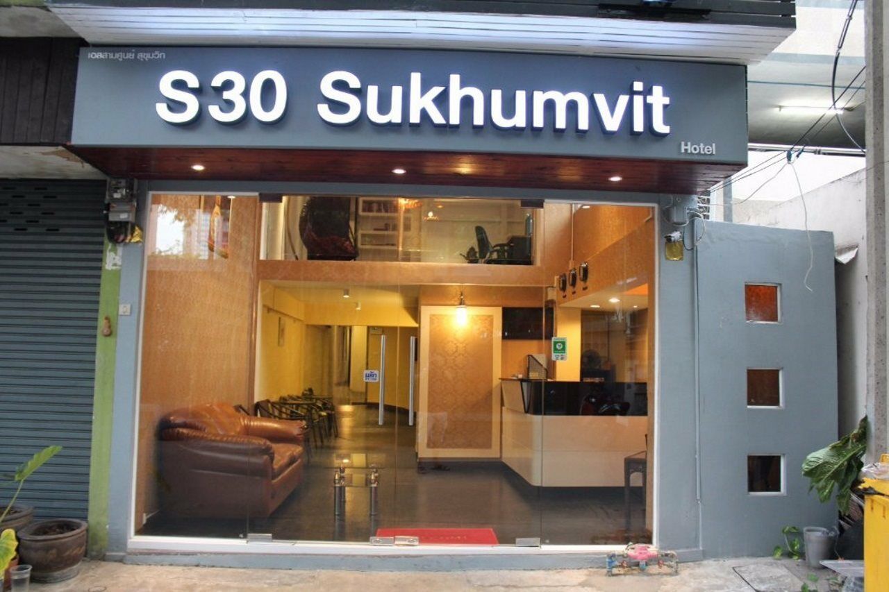 Отель V30 Sukhumvit Бангкок Экстерьер фото